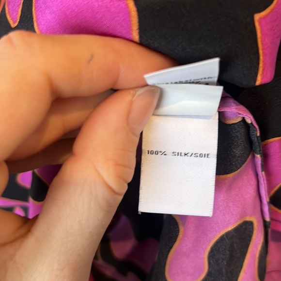 100% silk DRIESvonFURSTENBURG bold print pullover blouse - Picture 10 of 10